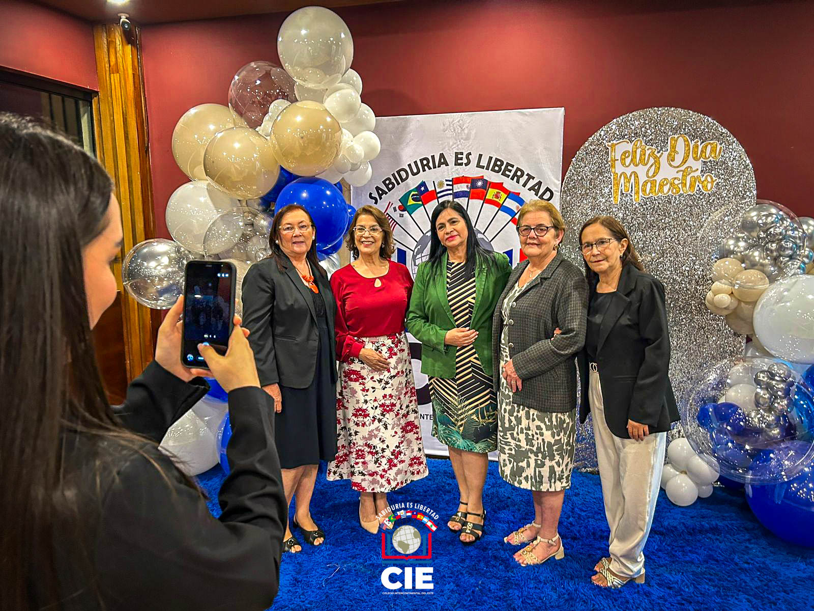 Comunidad educativa del CIE celebra el Día del Maestro